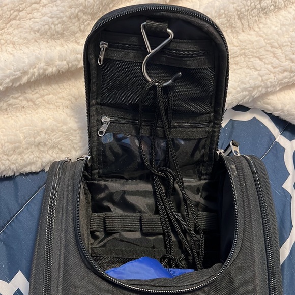 Hanging Travel Toiletry Bag - Picture 4 of 7